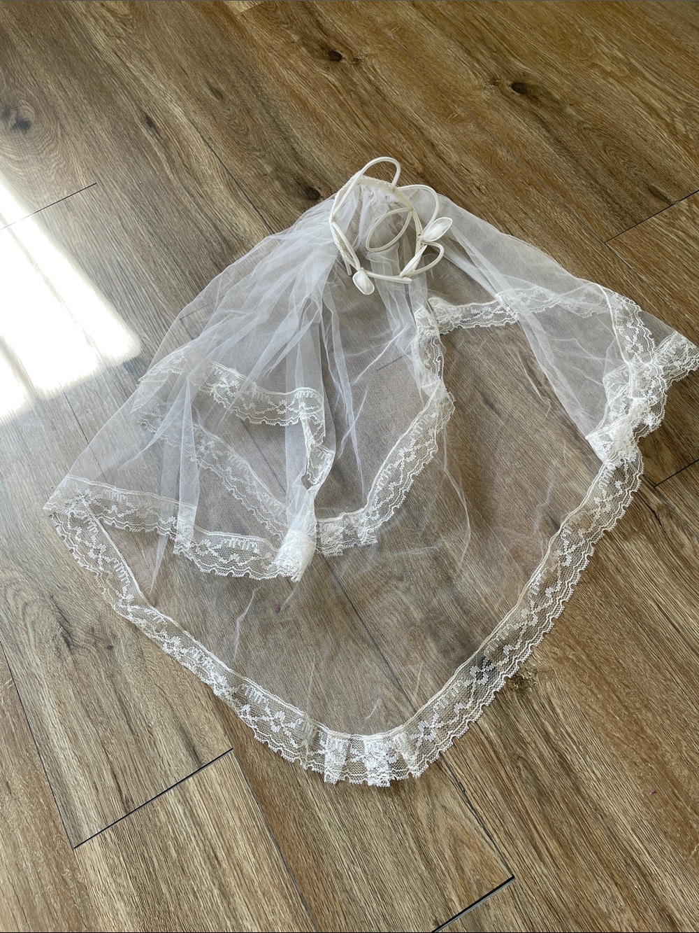 VINTAGE 1970S VEIL